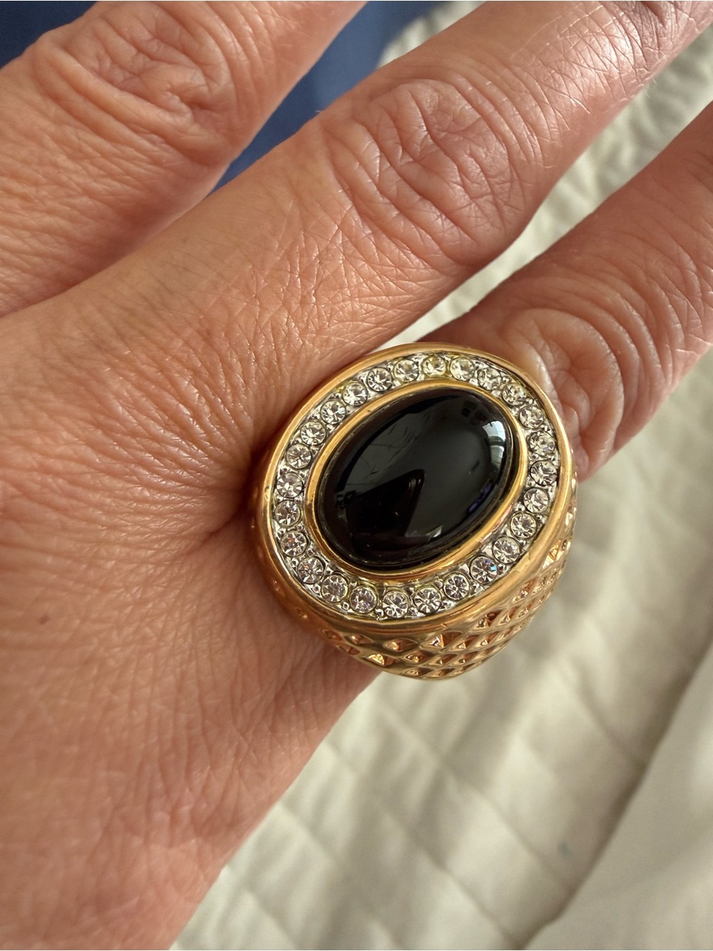 Unsigned Black Onyx Oval Cabochon CZ Stone Gold-tone Men’s Fashion Ring - Picture 16 of 16
